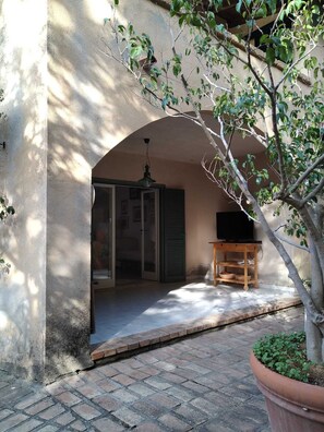 تفاصيل الفندق من الخارج