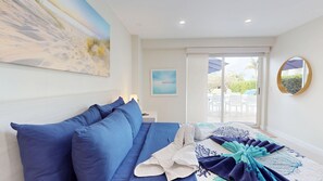 2 habitaciones, caja de seguridad en la habitación y escritorio 