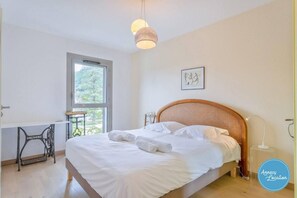 2 chambres, fer et planche à repasser, Wi-Fi gratuit, draps fournis