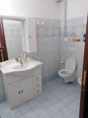 Dusche, Bidet