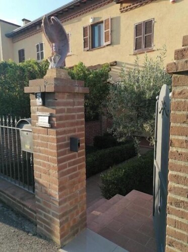 Townhouse 4 km from St. Francesko airport halfway between Assisi and Perugia