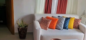 Smart-TV, DVD-Player, Bücher, Videothek