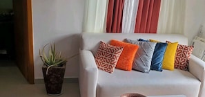 Smart-TV, DVD-Player, Bücher, Videothek
