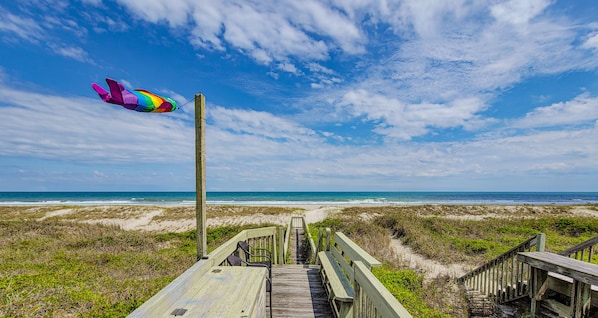 Beach nearby - La Posada – Coastal Comfort with Your Pup (Topsail Beach)