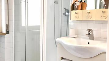 Umweltfreundliche Kosmetikartikel, Haartrockner, Handtücher