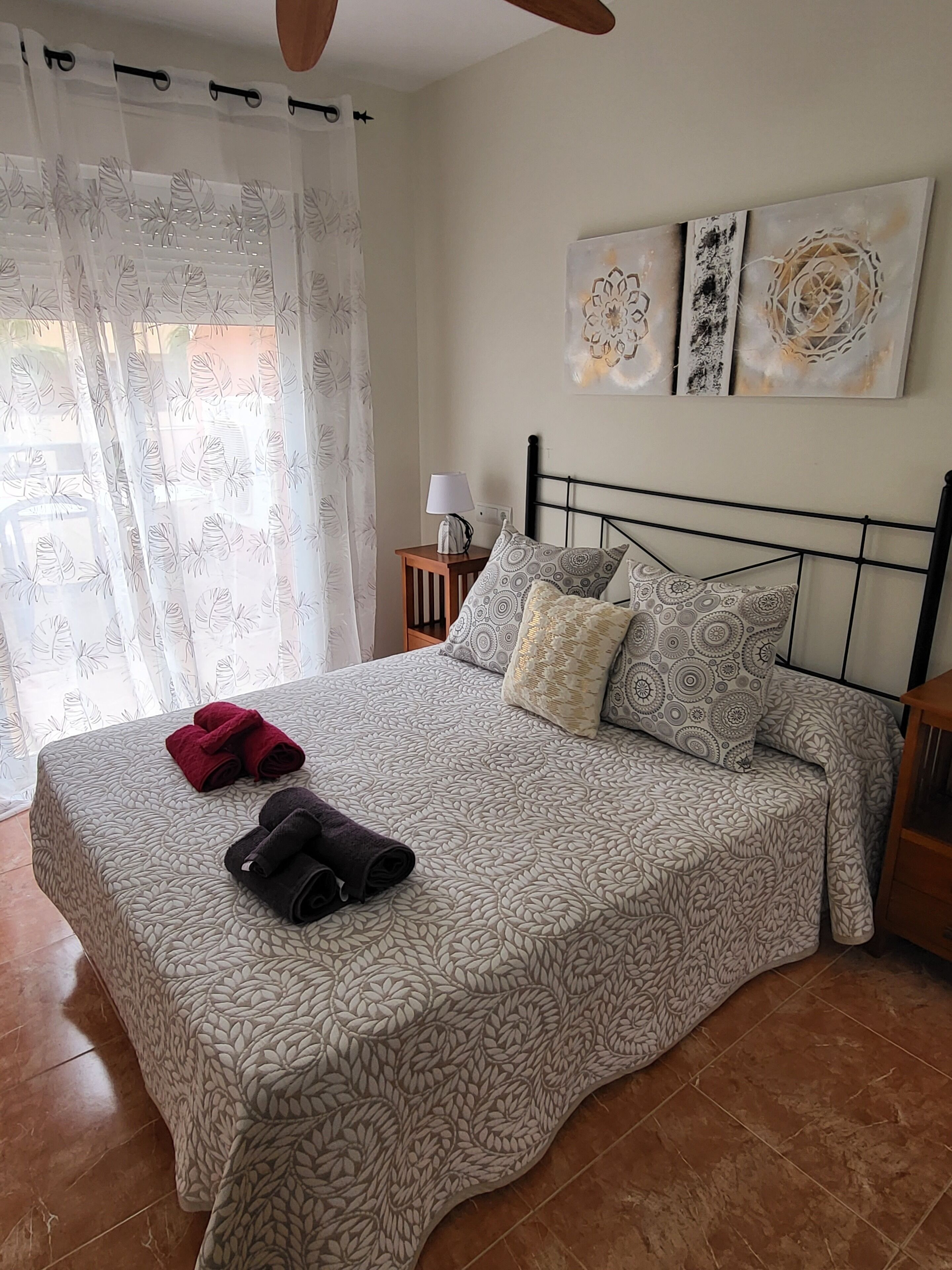 2 bedrooms, desk, iron/ironing board, free WiFi