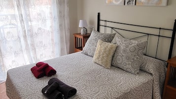 3 Schlafzimmer, Schreibtisch, Bügeleisen/Bügelbrett, kostenloses WLAN