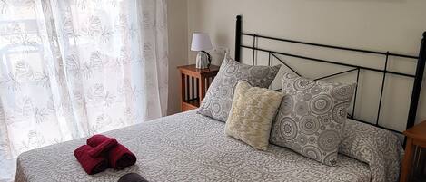 2 bedrooms, desk, iron/ironing board, free WiFi