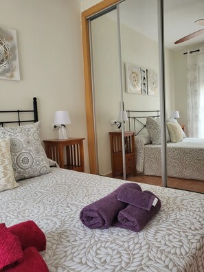 3 habitaciones, escritorio, tabla de planchar con plancha y wifi gratis 