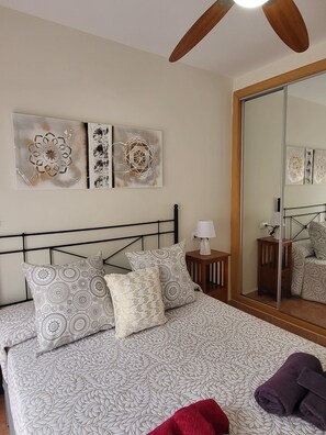 3 habitaciones, escritorio, tabla de planchar con plancha y wifi gratis 