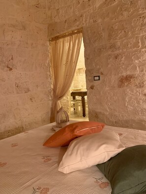 3 bedrooms, WiFi - TRULLI DELLE CICALE IS A MAGICAL PLACE BETWEEN HISTORY AND NATURE. (Ceglie Messapica)