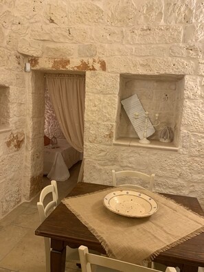 Dining - TRULLI DELLE CICALE IS A MAGICAL PLACE BETWEEN HISTORY AND NATURE. (Ceglie Messapica)