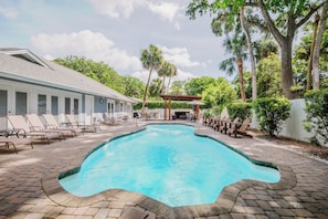A heated pool - 11 Sandpiper St - Sandpiper Oasis Large Pool and Putting Green (Hilton Head Island)