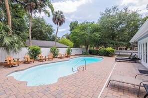 Pool - 11 Sandpiper St - Sandpiper Oasis Large Pool and Putting Green (Hilton Head Island)