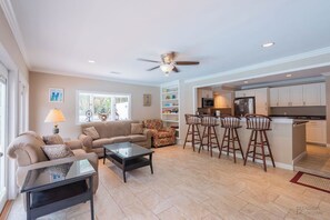 Living area - 11 Sandpiper St - Sandpiper Oasis Large Pool and Putting Green (Hilton Head Island)