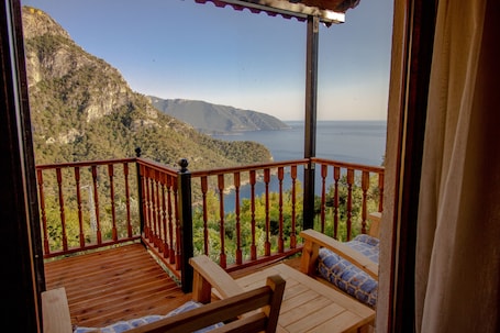 华丽三人房 | 高档床上用品、迷你吧、特色装修、免费 WiFi