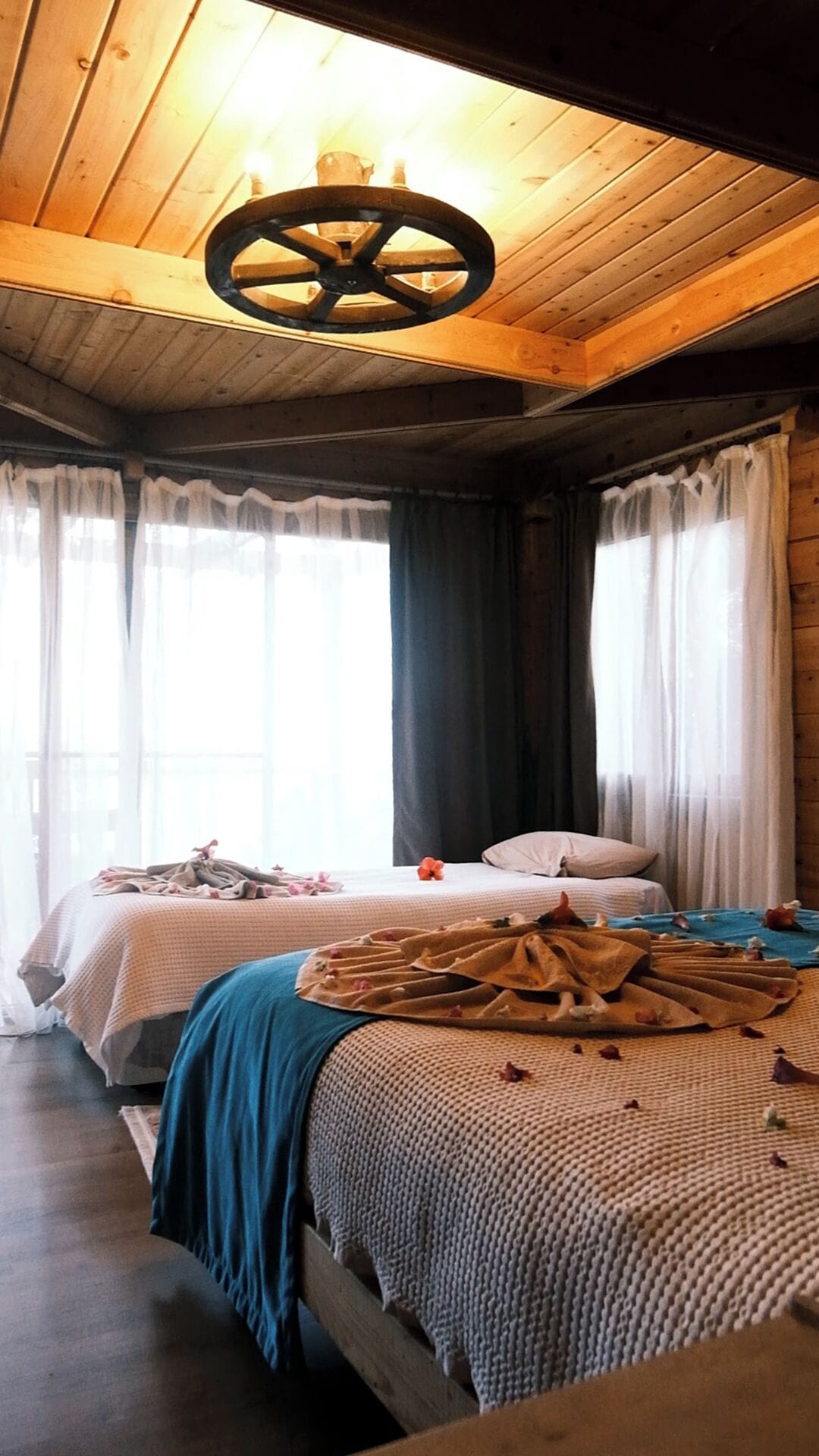 Comfort Tree House | Premium bedding, minibar, individually decorated, free WiFi