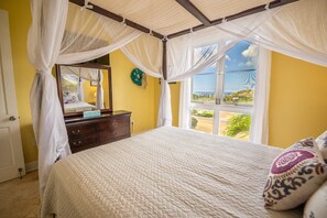 3 slaapkamers, een strijkplank/strijkijzer, internet, beddengoed