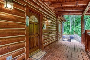 Terrace/patio - Stunning LODGE in the WOODS! Fire Pit + HOT TUB! (Gatlinburg)