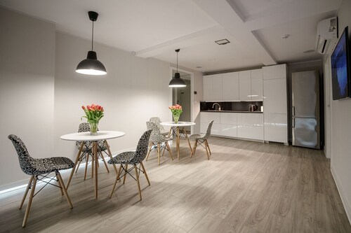 double bed, private bathroom, AC, fast wifi