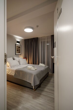 1 bedroom, in-room safe, desk, WiFi