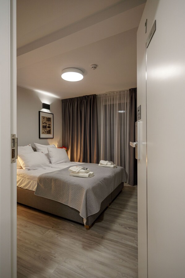 1 bedroom, in-room safe, desk, WiFi