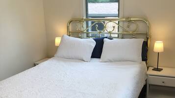 4 makuuhuonetta, työpöytä, silitysrauta/-lauta, ilmainen Wi-Fi