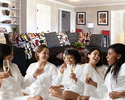 Discover "RusticParaiso": Spacious Elegance and Serene Urban Countryside Retreat