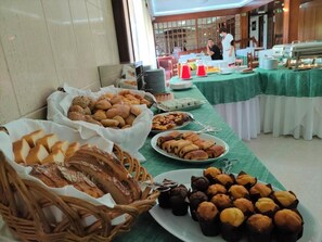 Bao gồm bữa sáng buffet hàng ngày 