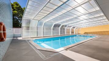 Een seizoensgebonden buitenzwembad