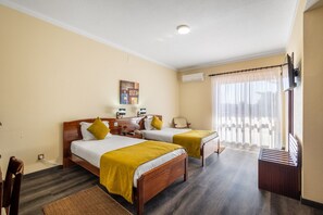 Quarto duplo standard | Wi-Fi de cortesia, roupa de cama