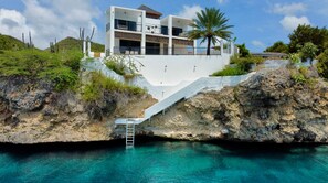 Exterior - Seafront Villa in Lagun Curaçao -pool-Wifi + With Private access to sea! (Lagun)