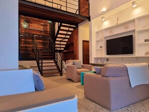 Smart TV, offices - Seafront Villa in Lagun Curaçao -pool-Wifi + With Private access to sea! (Lagun)