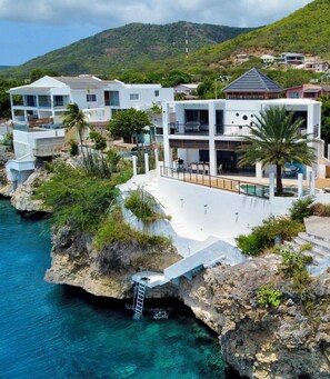 Exterior - Seafront Villa in Lagun Curaçao -pool-Wifi + With Private access to sea! (Lagun)