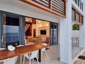Outdoor dining - Seafront Villa in Lagun Curaçao -pool-Wifi + With Private access to sea! (Lagun)