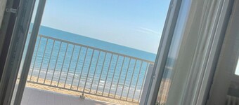 Detached villa by the sea