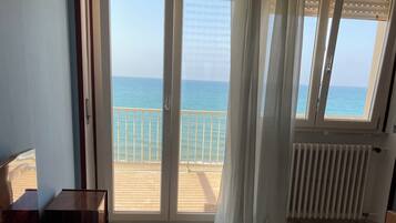 4 bedrooms, in-room safe, WiFi, bed sheets