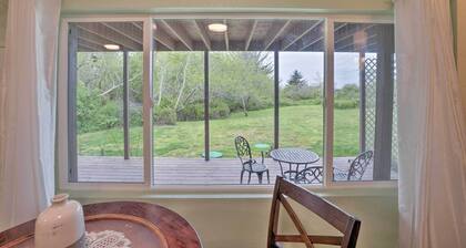 Soothing Studio w/ Lush Views: 2 Mi to Beach!