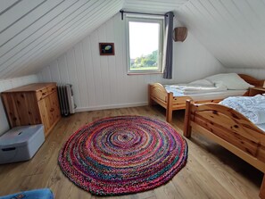 2 slaapkamers, een bureau, reisbedje, gratis wifi