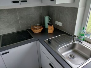 Fridge, microwave, oven, stovetop - Vacation home in the national park - peace and nature (Schaprode)