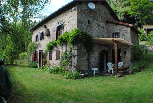 maison campagnarde ,parc clÎturé,altitude 1025m