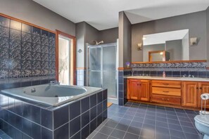 Doccia, asciugacapelli, bidet, asciugamani