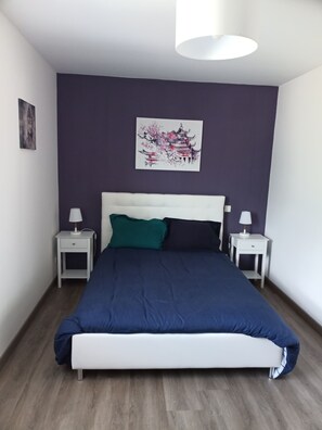 2 bedrooms, desk, iron/ironing board, travel crib