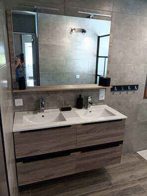 Shower, hair dryer, towels, toilet paper