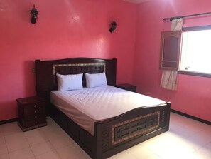 4 habitaciones, caja de seguridad en la habitación y internet 