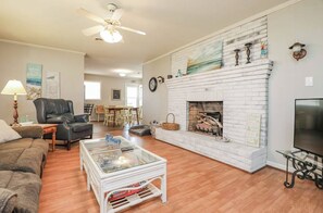 Télévision, cheminée