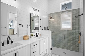 Combined shower/bathtub, hair dryer, towels - Astounding Beach Home@Cinnamon Shore South Near Lake, Pool+Other Amenities (Port Aransas)