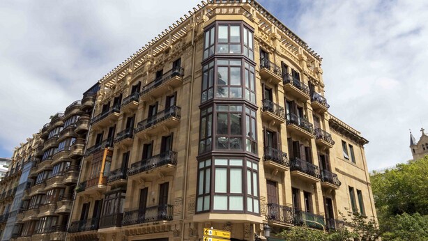 A corner building with multiple balconies and large windows. - San Martin II | The Rentals Collection (San Sebastián)