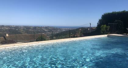 Au Centre de la Côte Dazur Villa Familiale Avec Piscine au Calme