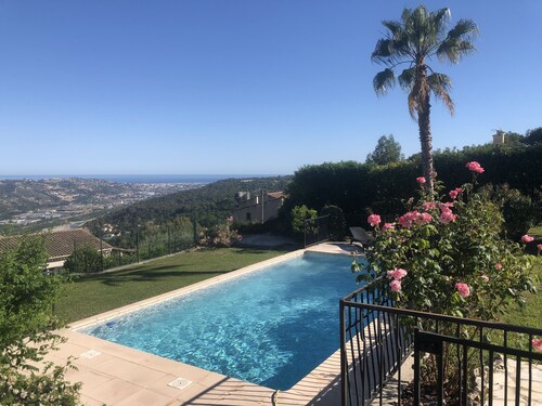 Au Centre de la Côte Dazur Villa Familiale Avec Piscine au Calme